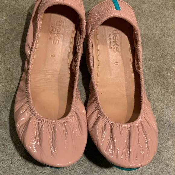 Size 9 patent blush Tieks (SOLD) - Picture 4 of 8